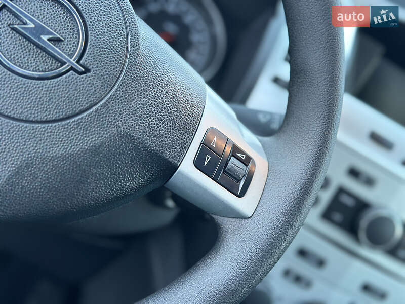 Минивэн Opel Zafira 2009 в Владимире