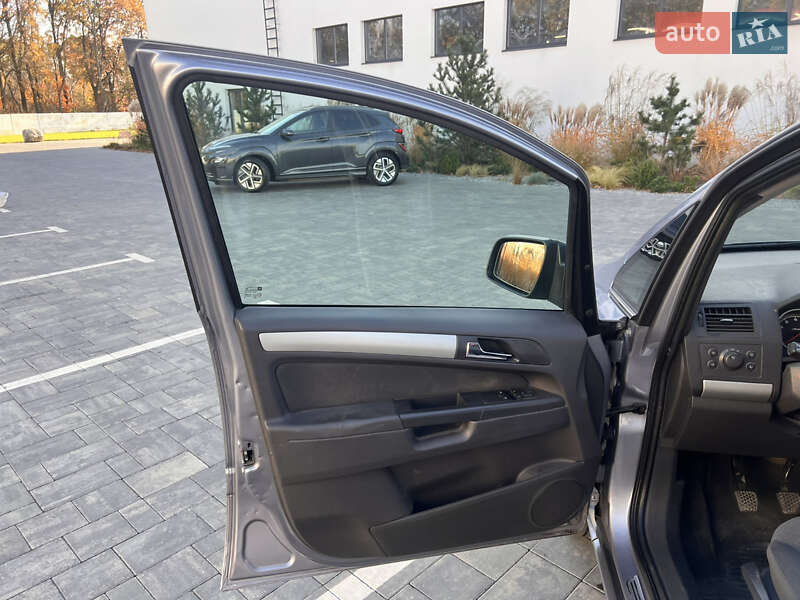 Минивэн Opel Zafira 2010 в Луцке фото 14 Минивэн Opel Zafira 2010 в Луцке