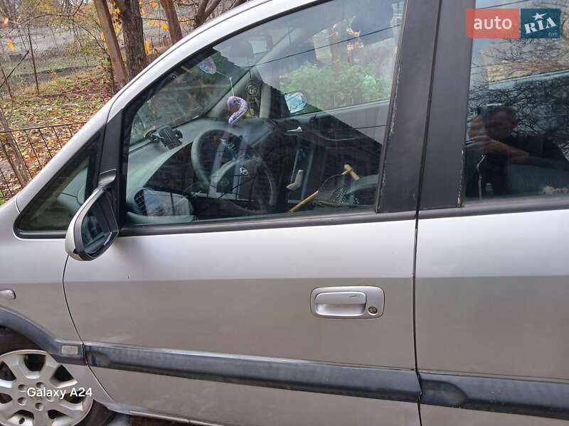Мінівен Opel Zafira 2004 в Кривому Розі
