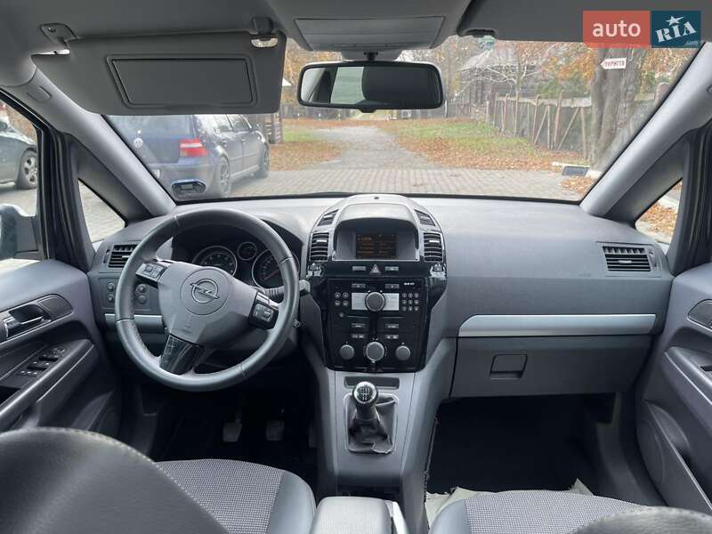 Минивэн Opel Zafira 2009 в Луцке