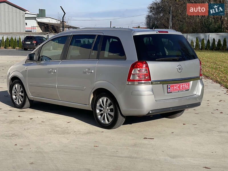 Минивэн Opel Zafira 2010 в Луцке