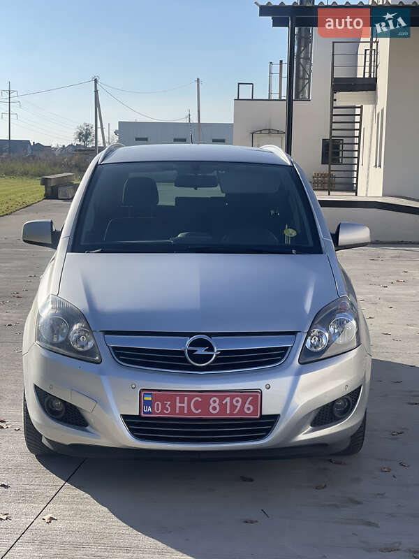 Минивэн Opel Zafira 2010 в Луцке