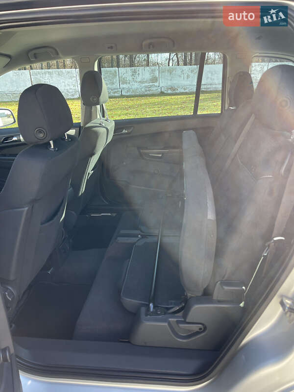 Минивэн Opel Zafira 2010 в Луцке