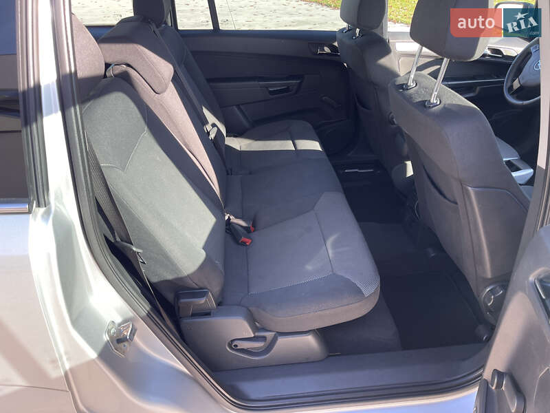 Минивэн Opel Zafira 2010 в Луцке