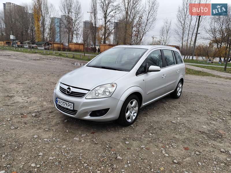 Минивэн Opel Zafira 2008 в Киеве