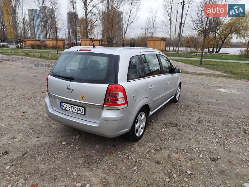 Минивэн Opel Zafira 2008 в Киеве