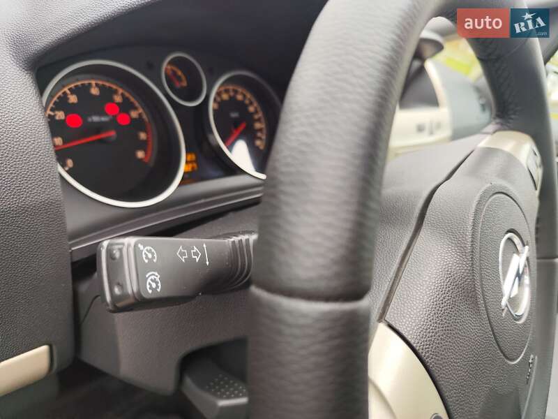 Минивэн Opel Zafira 2008 в Киеве