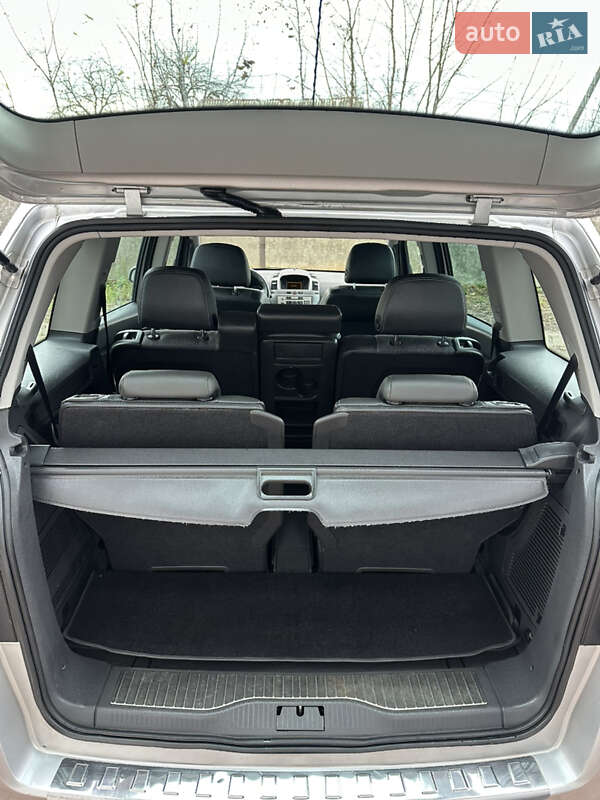 Минивэн Opel Zafira 2007 в Хороле