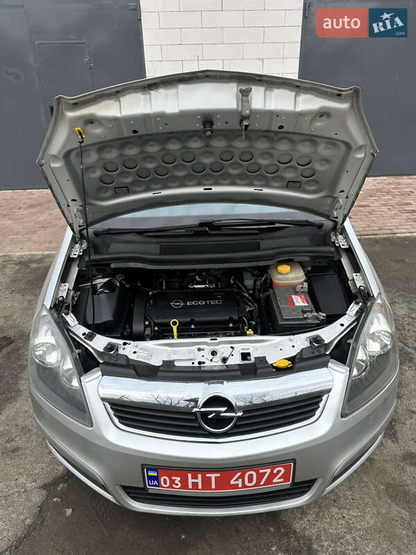Минивэн Opel Zafira 2007 в Хороле
