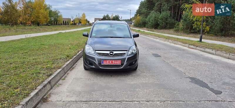 Мінівен Opel Zafira 2011 в Вараші