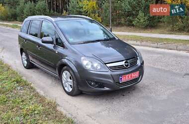 Минивэн Opel Zafira 2011 в Вараше