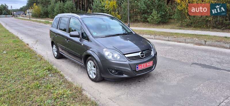 Мінівен Opel Zafira 2011 в Вараші