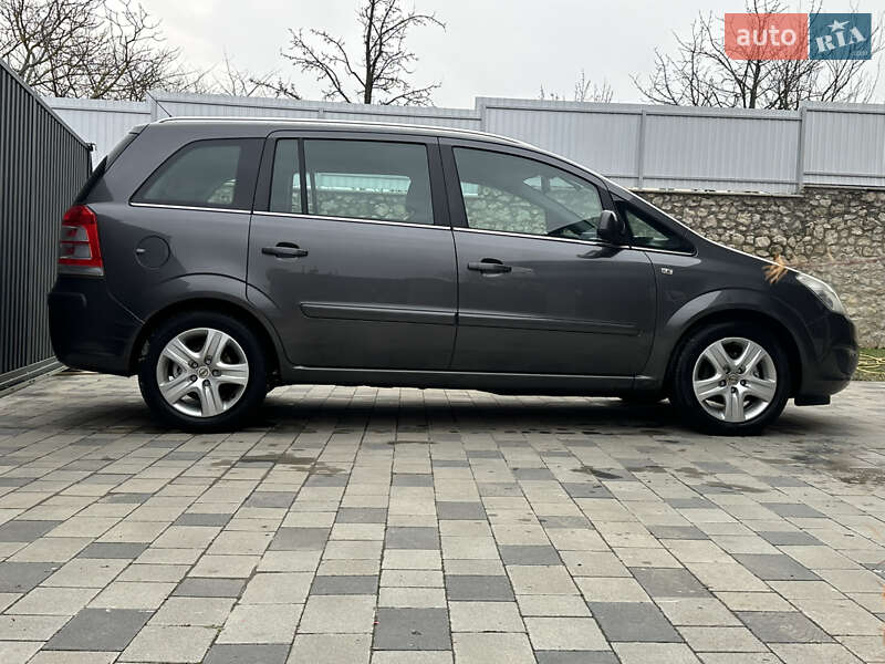 Минивэн Opel Zafira 2010 в Тернополе