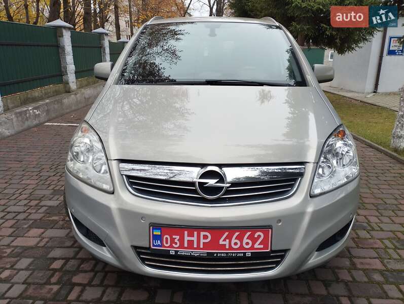 Минивэн Opel Zafira 2010 в Дубно