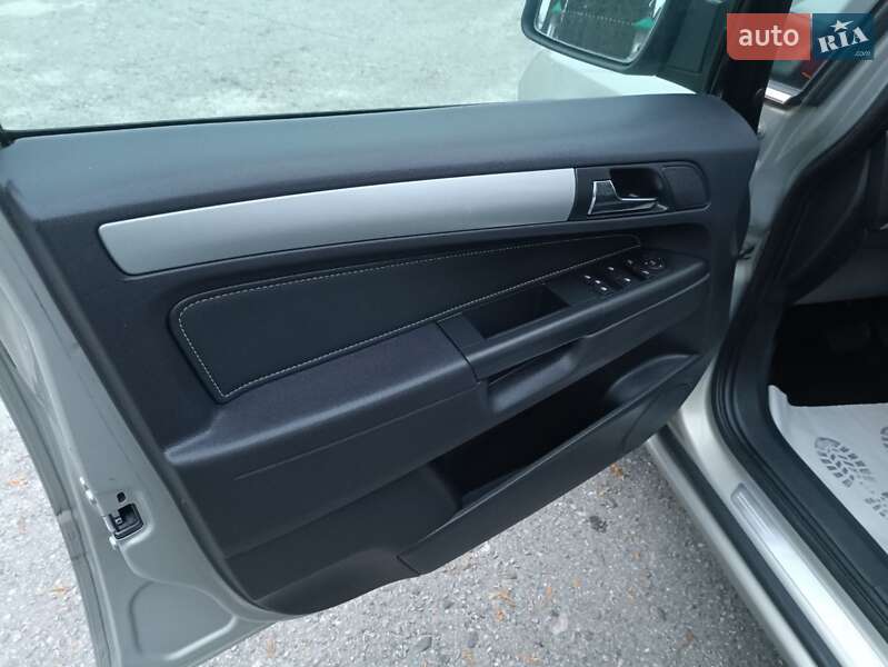 Минивэн Opel Zafira 2010 в Дубно