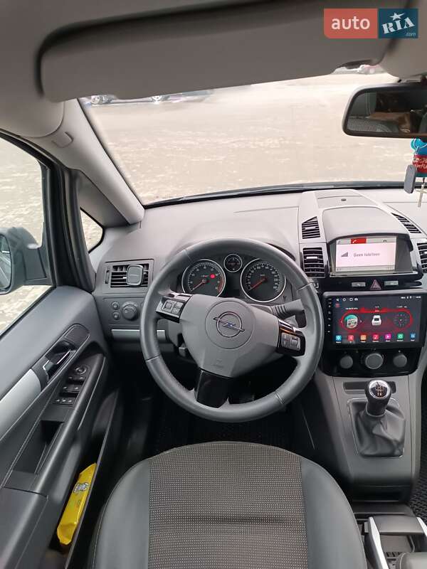 Минивэн Opel Zafira 2010 в Львове