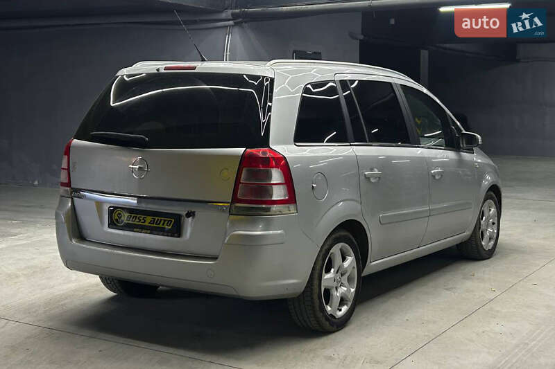 Минивэн Opel Zafira 2008 в Черновцах