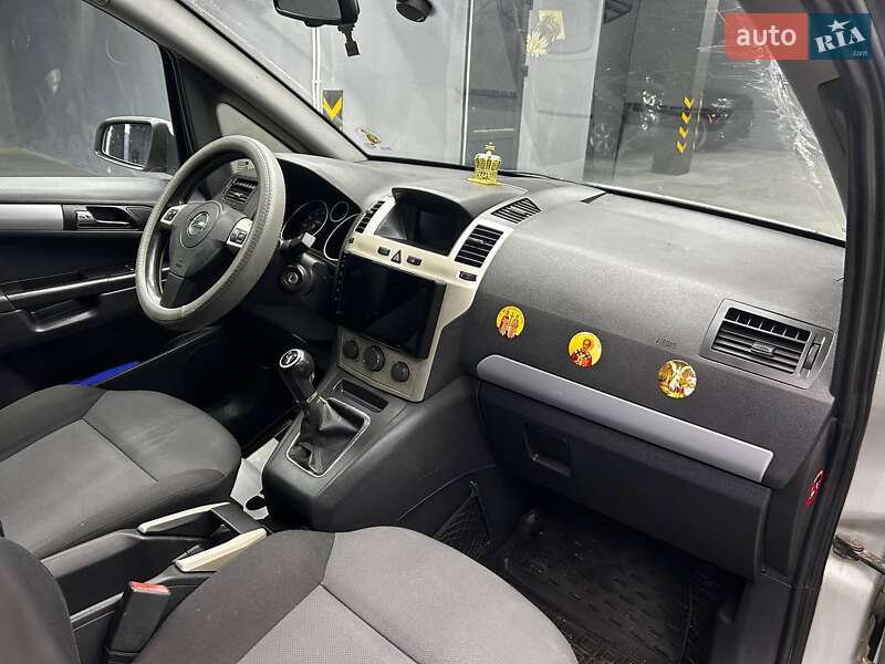 Минивэн Opel Zafira 2008 в Черновцах