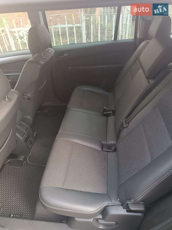 Минивэн Opel Zafira 2010 в Львове