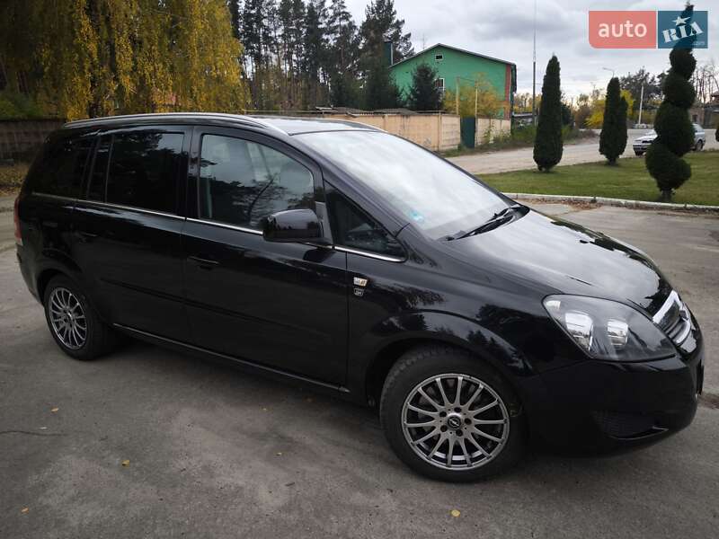 Мінівен Opel Zafira 2010 в Охтирці