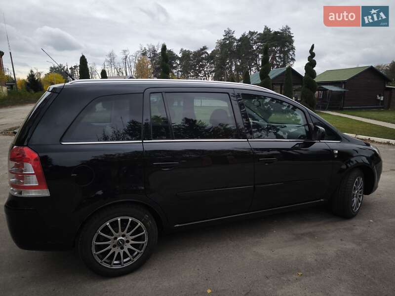 Мінівен Opel Zafira 2010 в Охтирці