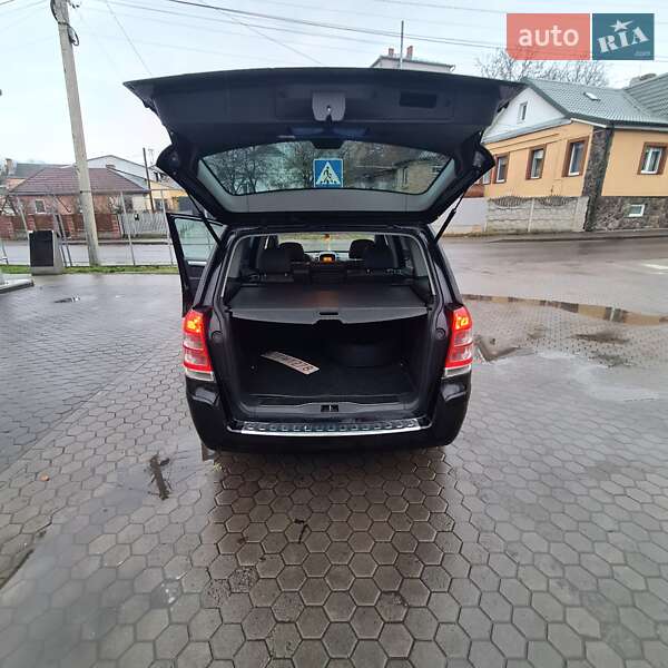 Минивэн Opel Zafira 2010 в Луцке