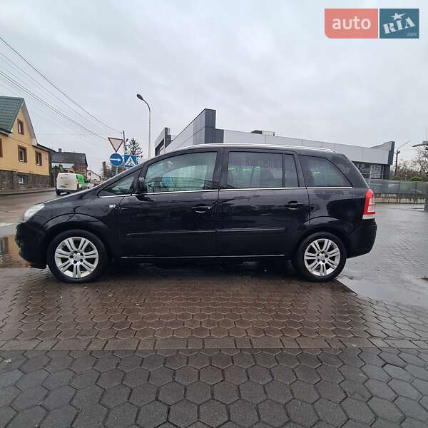 Минивэн Opel Zafira 2010 в Луцке