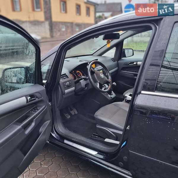 Минивэн Opel Zafira 2010 в Луцке