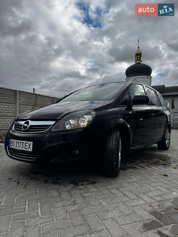 Мінівен Opel Zafira 2011 в Почаєві