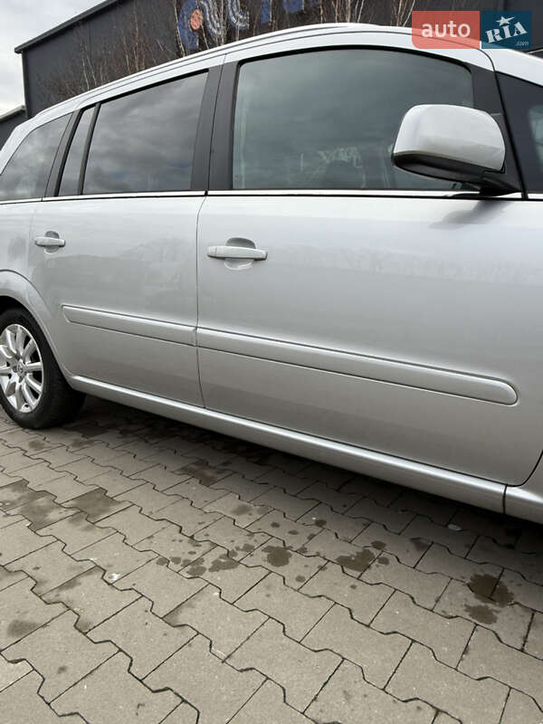 Минивэн Opel Zafira 2011 в Белой Церкви