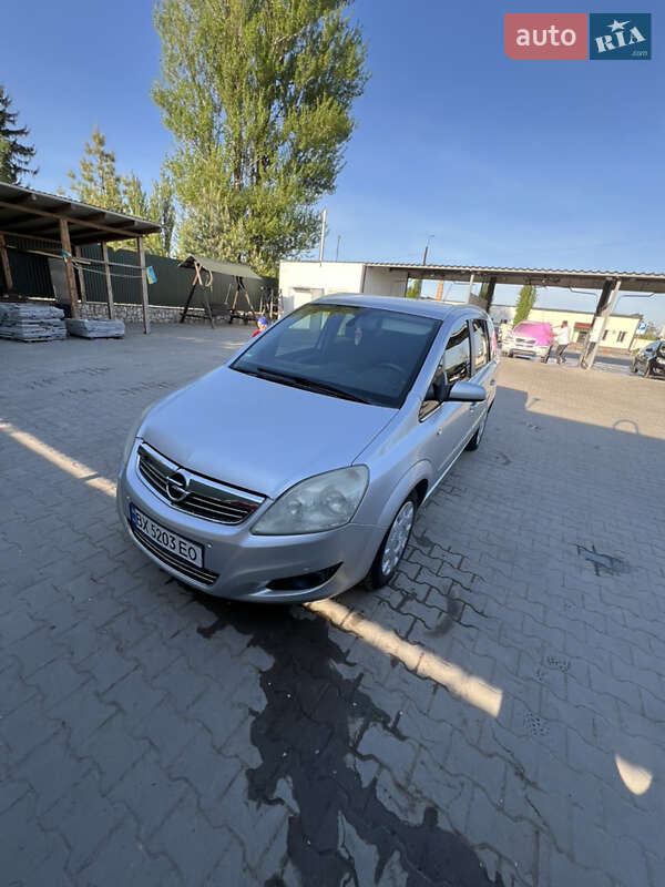 Минивэн Opel Zafira 2008 в Волочиске