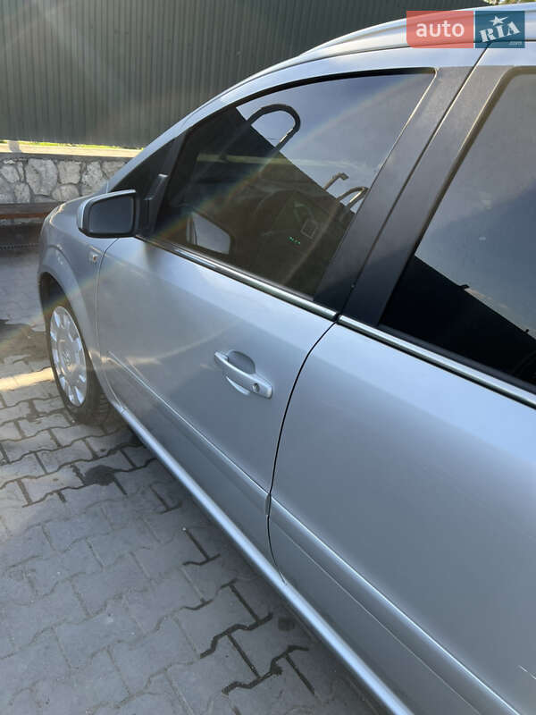 Минивэн Opel Zafira 2008 в Волочиске