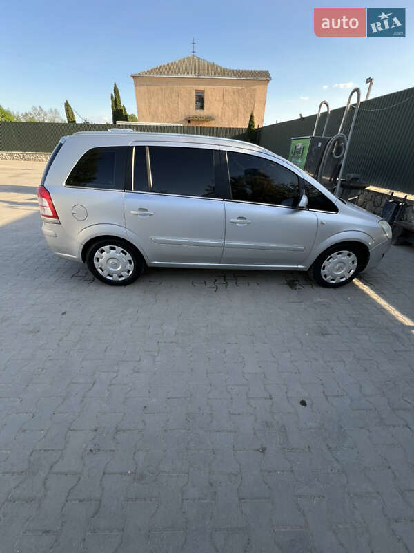Минивэн Opel Zafira 2008 в Волочиске