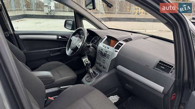 Минивэн Opel Zafira 2011 в Киеве