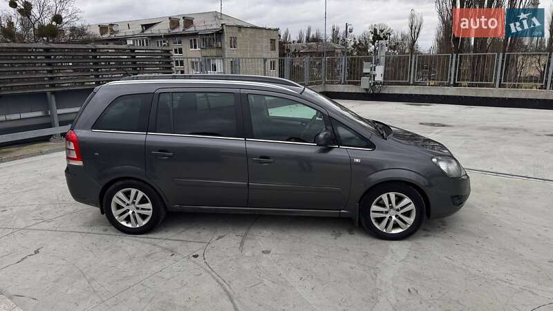 Минивэн Opel Zafira 2011 в Киеве