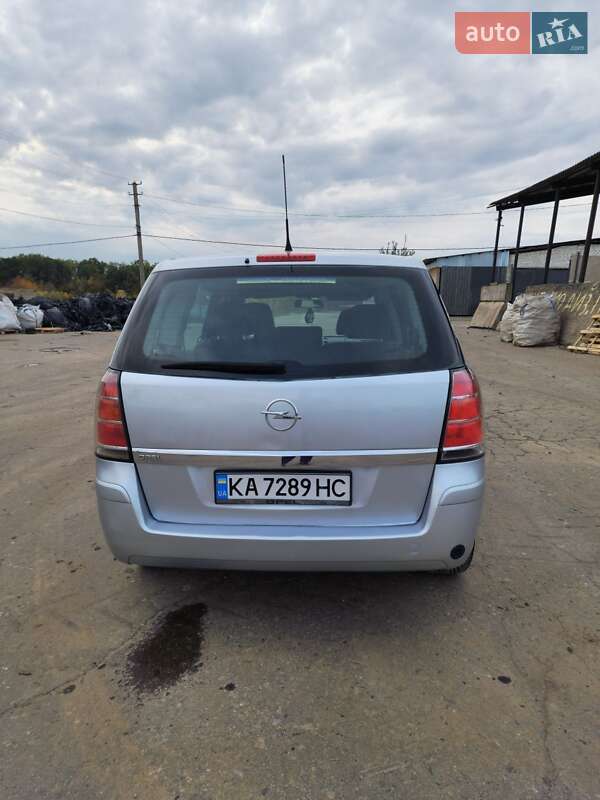 Минивэн Opel Zafira 2006 в Харькове