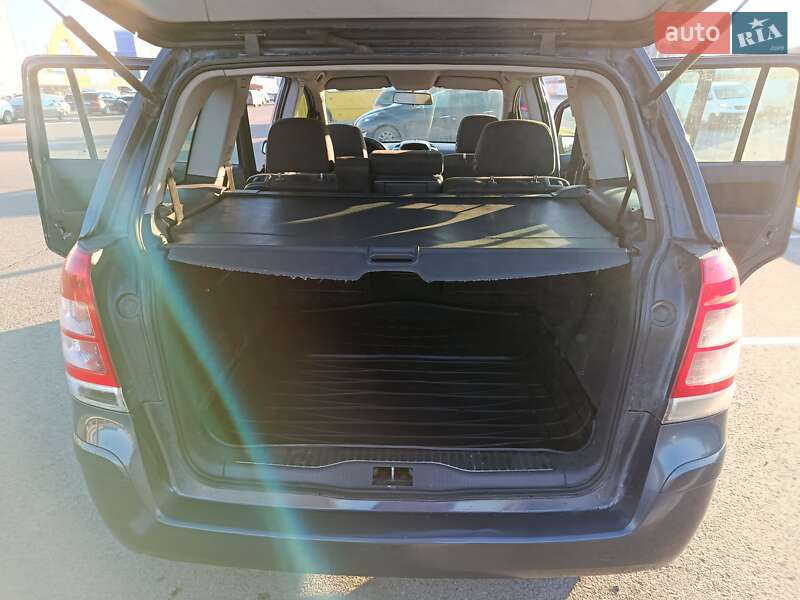 Минивэн Opel Zafira 2008 в Луцке
