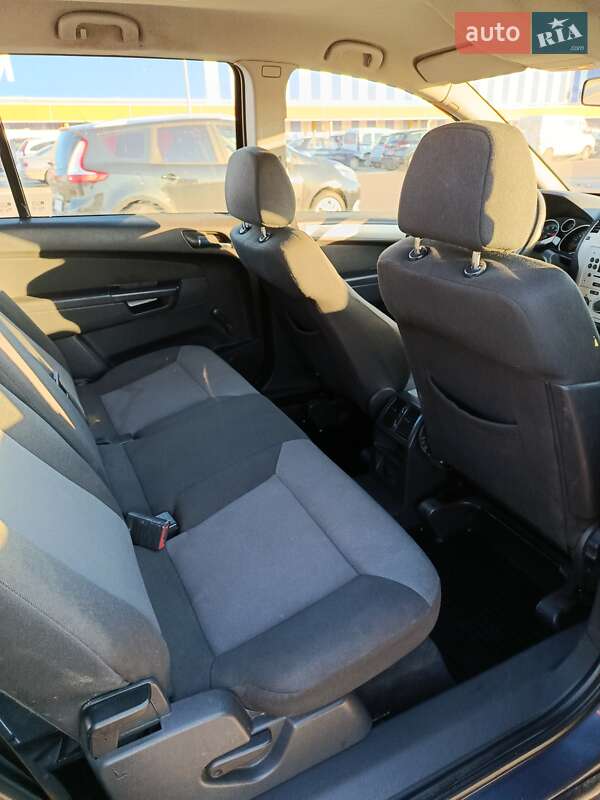 Минивэн Opel Zafira 2008 в Луцке