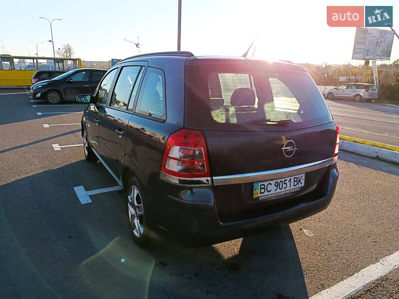 Минивэн Opel Zafira 2008 в Луцке