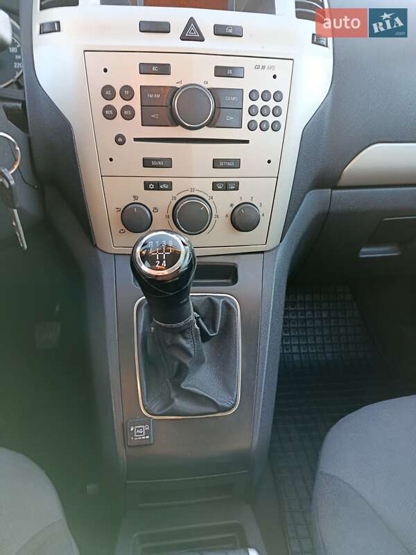 Минивэн Opel Zafira 2008 в Луцке