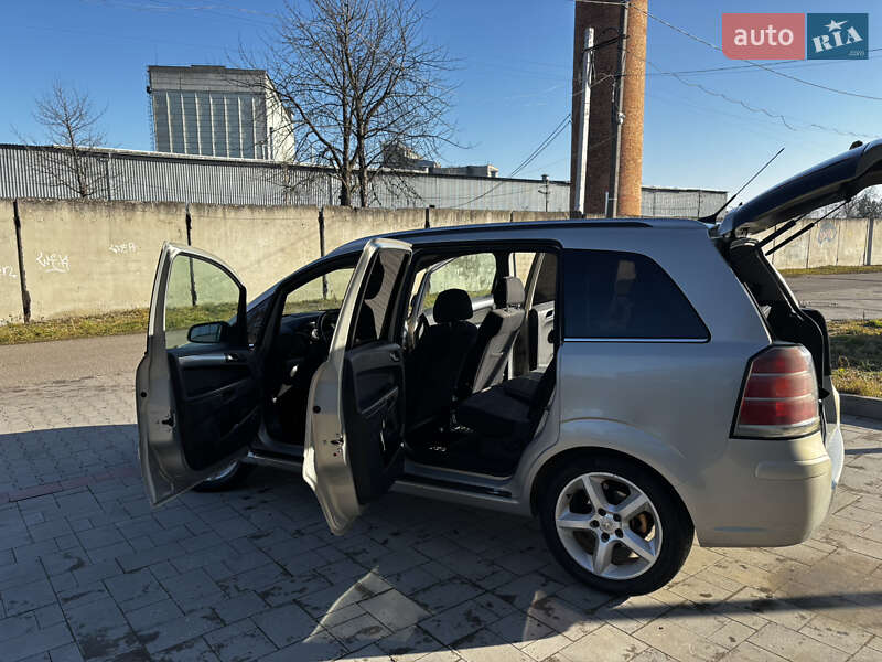 Минивэн Opel Zafira 2006 в Стрые