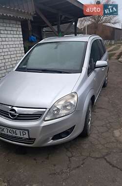 Минивэн Opel Zafira 2009 в Остроге