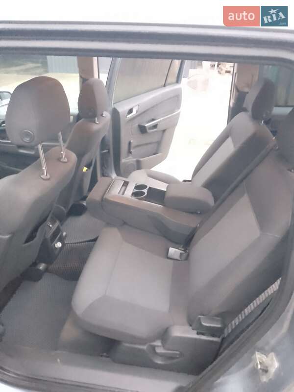 Минивэн Opel Zafira 2006 в Ватутино