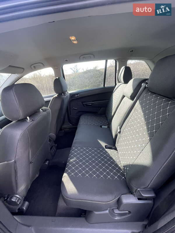 Минивэн Opel Zafira 2005 в Кривом Роге