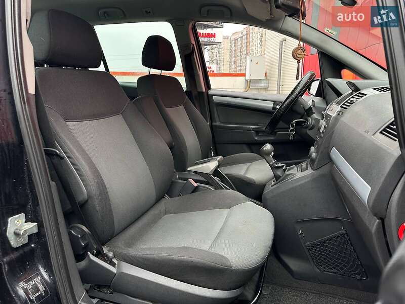 Минивэн Opel Zafira 2006 в Киеве