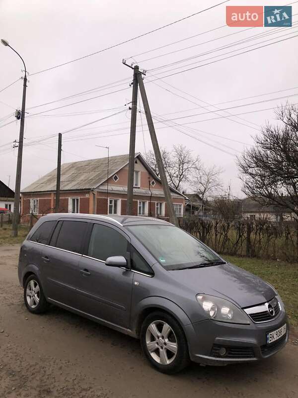 Минивэн Opel Zafira 2007 в Березному
