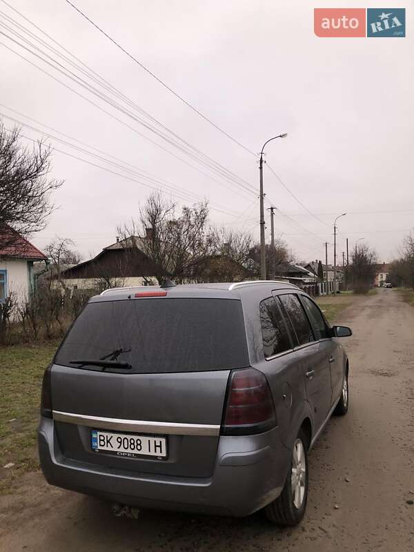 Минивэн Opel Zafira 2007 в Березному