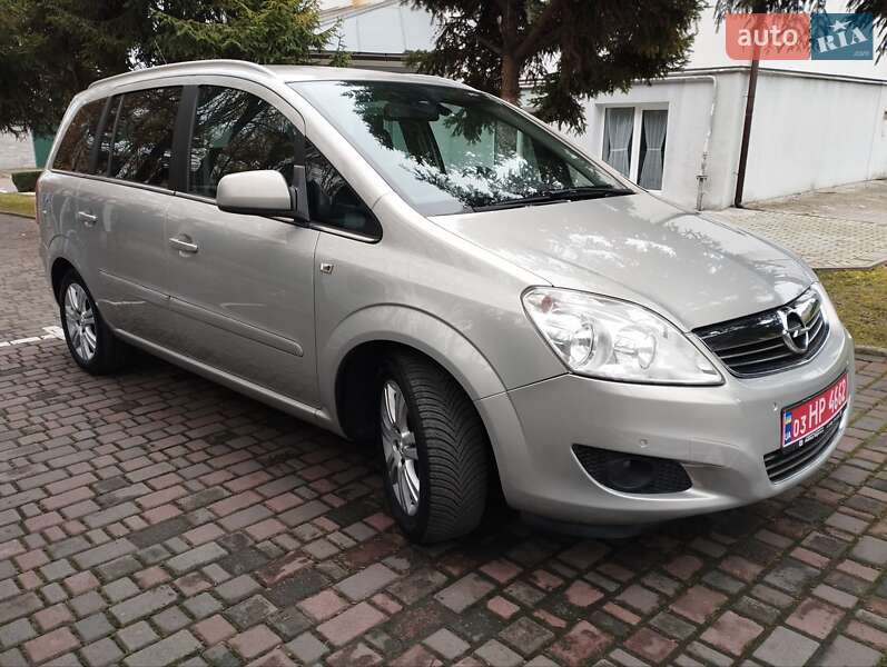 Минивэн Opel Zafira 2010 в Дубно
