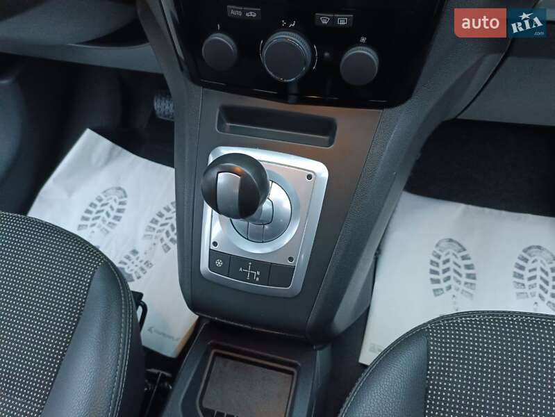 Минивэн Opel Zafira 2010 в Дубно