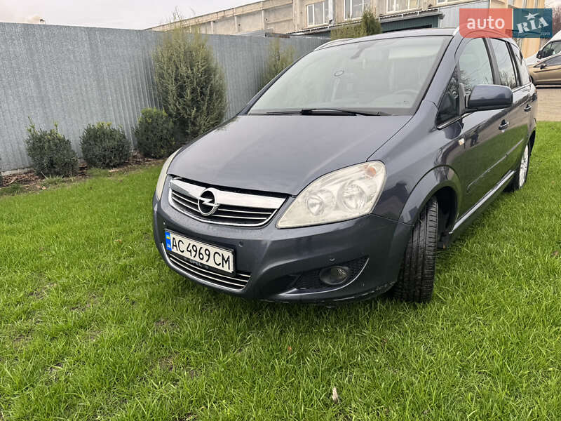 Минивэн Opel Zafira 2009 в Корсуне-Шевченковском